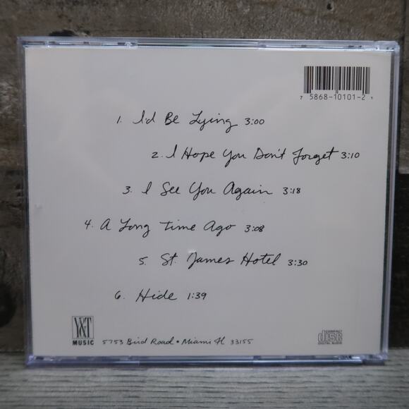 Mary Karlzen Lot of 4 CDs Signed Hide Yelling At Mary Wanderlust Diaries - Picture 4 of 10